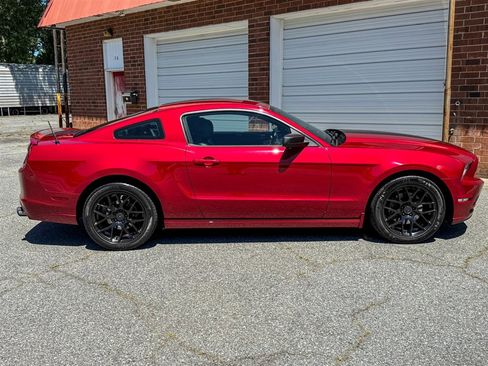 Used 2013 Ford Mustang Coupe RWD image 32