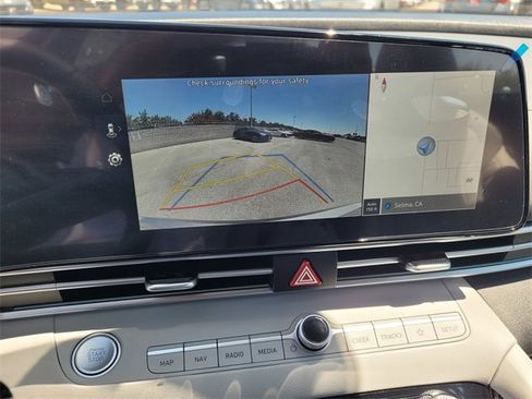 New 2025 Hyundai Elantra Limited image 9