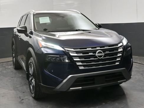 Used 2025 Nissan Rogue SL image 2