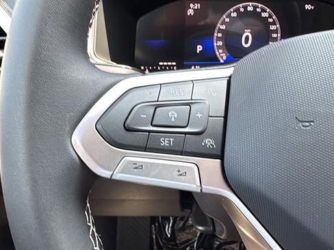New 2025 Volkswagen Taos SE image 16