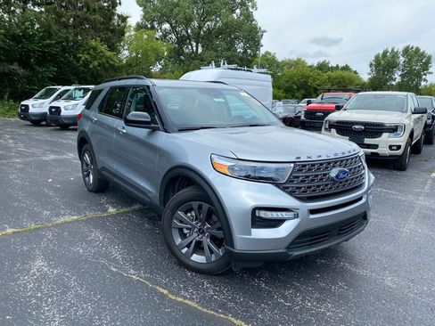Used 2024 Ford Explorer XLT w/ Equipment Group 202A AWD/4WD image 1