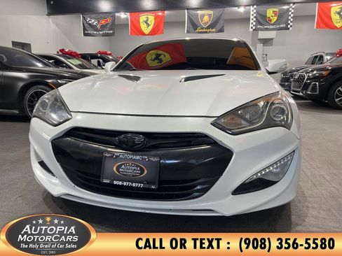 Used 2016 Hyundai Genesis 3.8 image 1