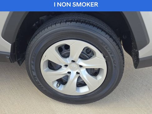 Used 2019 Toyota RAV4 LE image 10