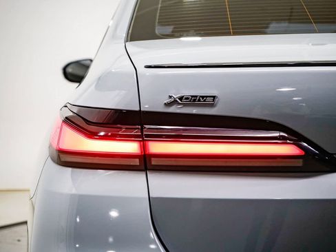 Used 2024 BMW 760i xDrive w/ Executive Package image 9