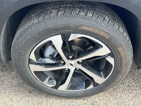 Used 2024 Chevrolet Trax RS w/ Sunroof Package FWD image 11