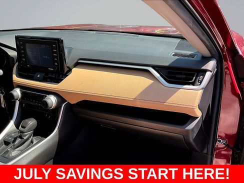 Used 2020 Toyota RAV4 LE FWD image 27