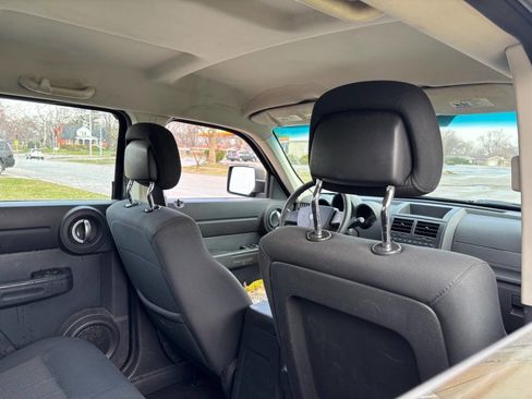 Used 2011 Dodge Nitro SE image 12