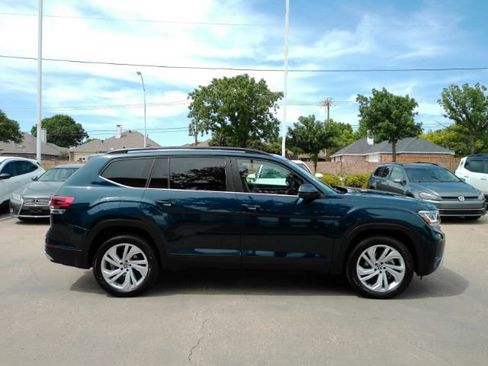 Used 2021 Volkswagen Atlas SE w/ Panoramic Sunroof Package FWD image 5