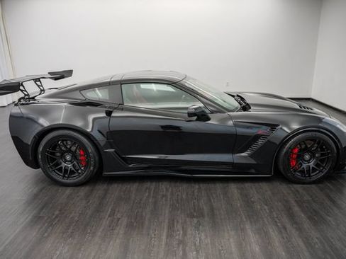 Used 2015 Chevrolet Corvette Z06 w/ 3LZ Preferred Equipment Group RWD image 6