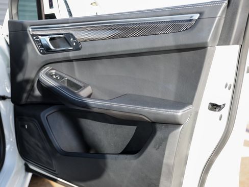 Certified 2022 Porsche Macan GTS image 27