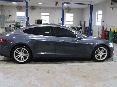 Used 2015 Tesla Model S 85D image 9