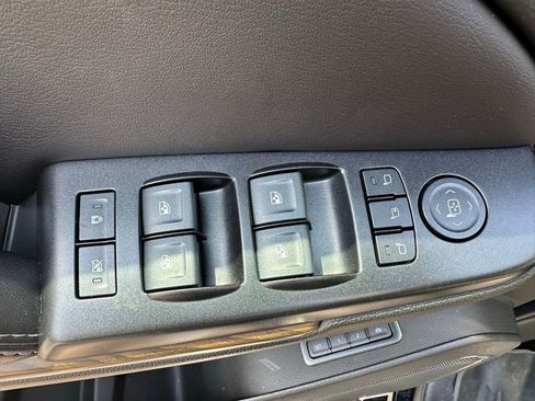Used 2018 GMC Yukon Denali w/ Denali Ultimate Package AWD/4WD image 12