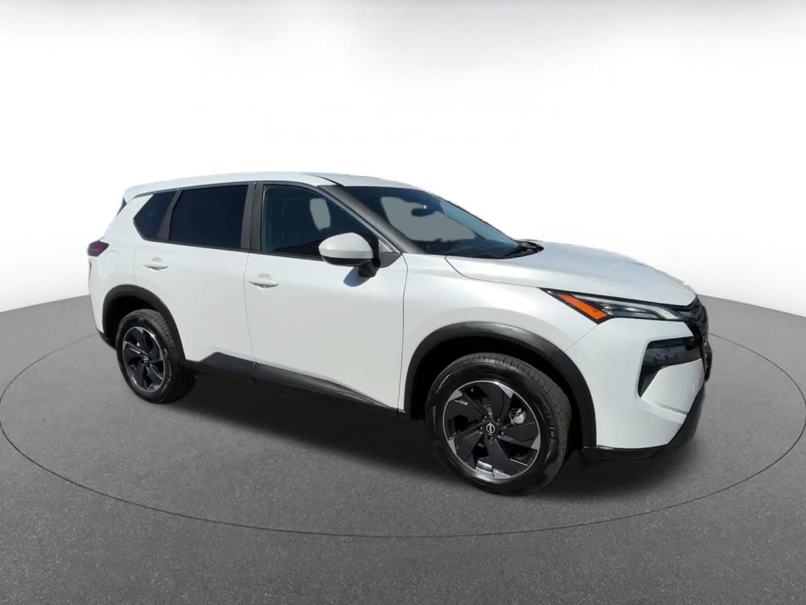 Used 2024 Nissan Rogue SV AWD/4WD image 2