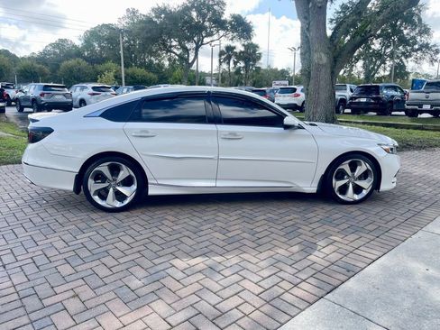 Used 2018 Honda Accord Touring image 6