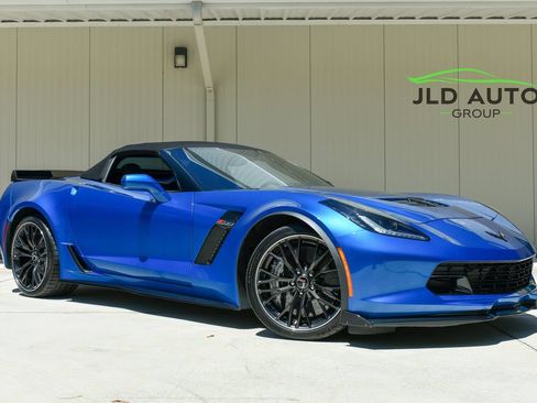 Used 2015 Chevrolet Corvette Z06 w/ 3LZ Preferred Equipment Group RWD image 2
