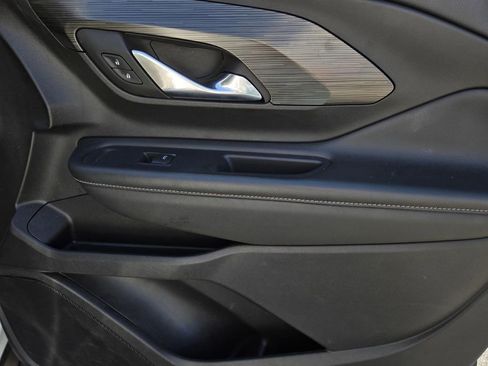 Used 2024 GMC Terrain SLT image 8