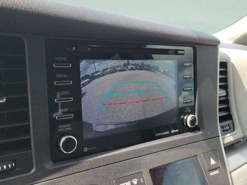 Used 2020 Toyota Sienna LE FWD image 17