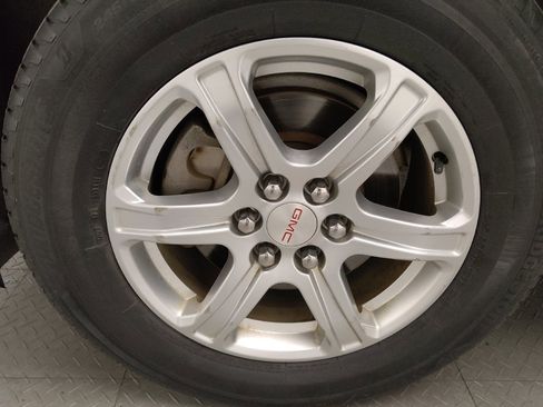 Used 2018 GMC Acadia SLE image 31