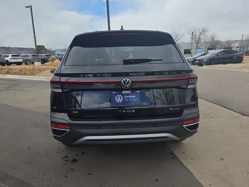 Certified 2025 Volkswagen Taos SE image 6