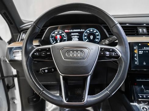 Used 2024 Audi Q8 e-tron Premium Plus image 27