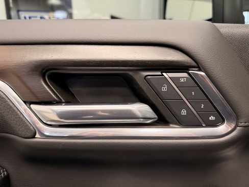 Used 2024 GMC Sierra 3500 Denali w/ Denali Reserve Package image 31