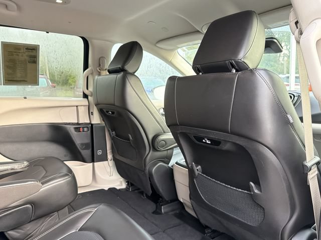 Used 2023 Chrysler Pacifica Touring-L FWD image 18