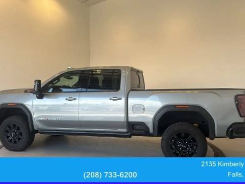 Used 2025 GMC Sierra 2500 AT4X AWD/4WD image 8