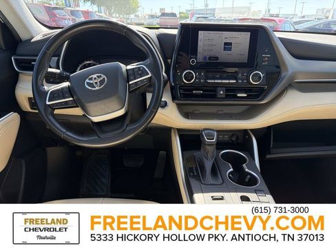 Used 2023 Toyota Highlander XLE FWD image 20