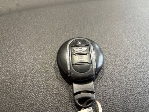 Used 2017 MINI Cooper 4-Door Hardtop image 20