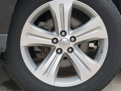 Used 2013 Toyota Highlander Limited FWD image 2
