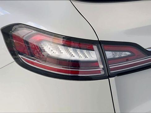 Used 2022 Lincoln Nautilus Reserve w/ Equipment Group 202A image 27