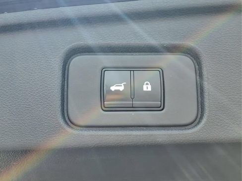 Used 2023 Nissan Pathfinder SV w/ SV Premium Package AWD/4WD image 25