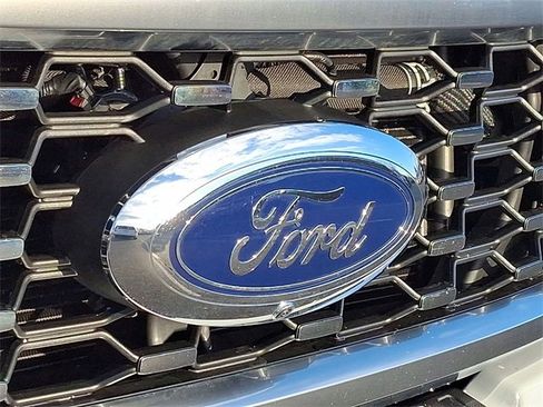 Used 2025 Ford F450 Platinum w/ FX4 Off-Road Package image 31