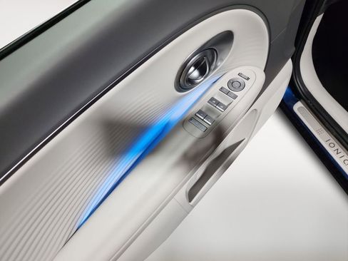 New 2026 Hyundai Ioniq 9 SEL w/ Tow & Go Package image 11