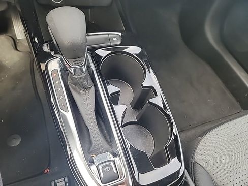 Used 2025 Chevrolet Trax LT w/ LT Convenience Package image 17