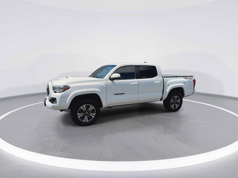 Certified 2019 Toyota Tacoma TRD Sport w/ Technology Package AWD/4WD image 4