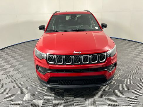Used 2024 Jeep Compass Latitude image 8