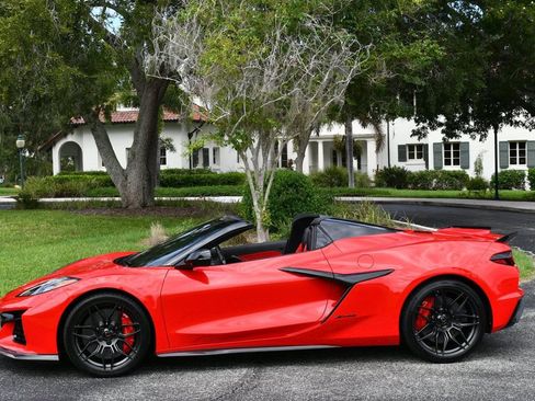 Used 2023 Chevrolet Corvette Z06 w/ Stealth Interior Trim Package RWD image 28