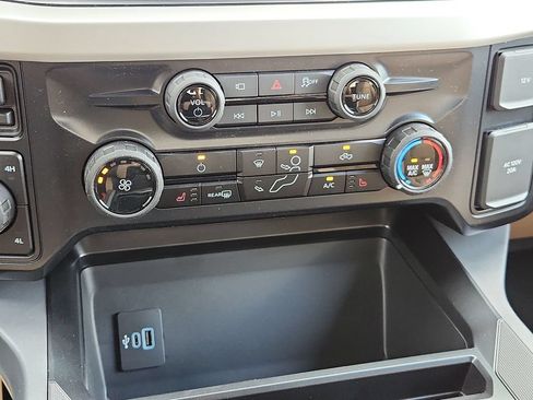 New 2026 Ford F350 XLT w/ XLT Premium Package AWD/4WD image 11