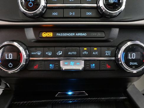 Used 2022 Ford F350 Platinum w/ Tremor Off-Road Package AWD/4WD image 33