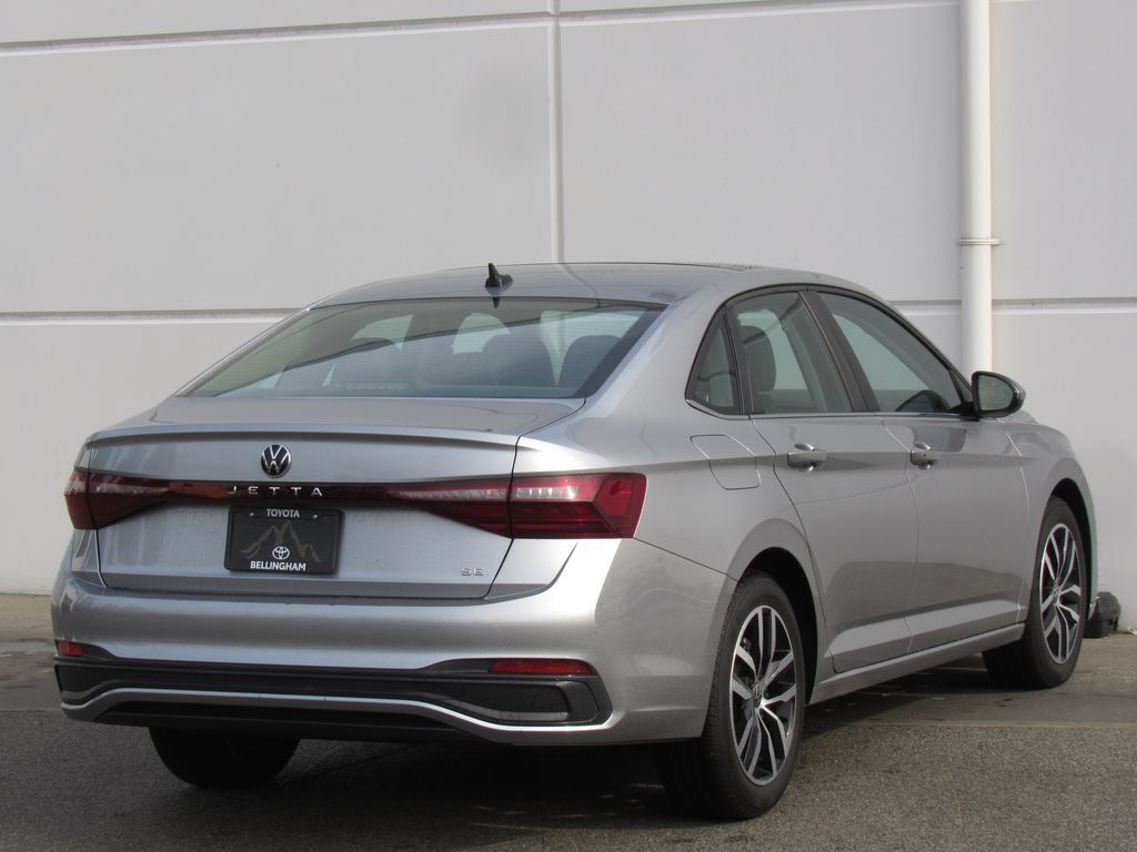 Used 2025 Volkswagen Jetta SE FWD image 6