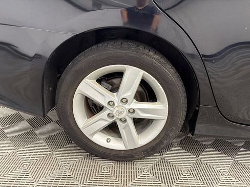 Used 2012 Toyota Camry SE FWD image 17