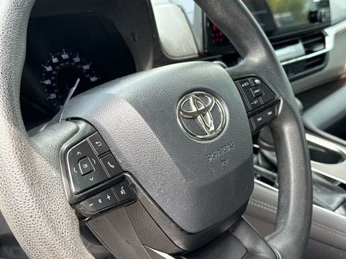 Used 2023 Toyota Sienna LE FWD image 24