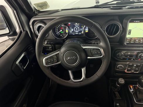 Used 2023 Jeep Wrangler Unlimited Sahara image 35