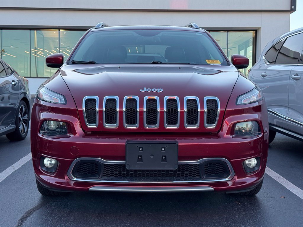 Used 2017 Jeep Cherokee Overland FWD image 2
