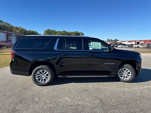 New 2026 Chevrolet Suburban LS image 8