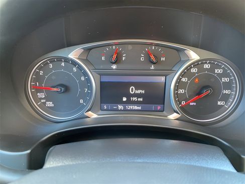 Used 2024 GMC Terrain SLT w/ Tech Package image 22