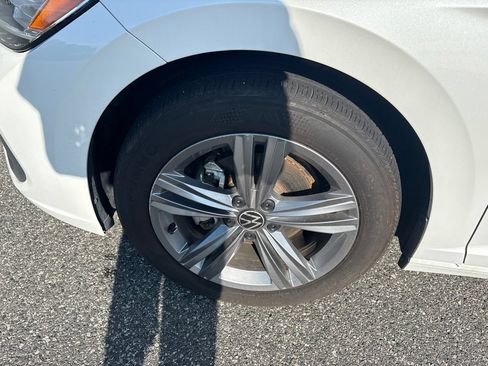 Used 2024 Volkswagen Jetta SE w/ Panoramic Sunroof Package FWD image 13
