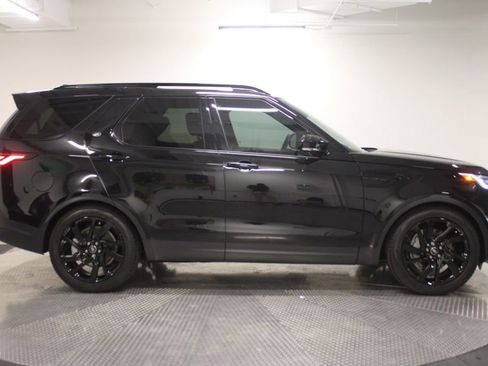 Used 2025 Land Rover Discovery S AWD/4WD image 12