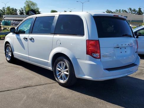 Used 2019 Dodge Grand Caravan SE w/ UConnect Hands-Free Group FWD image 4